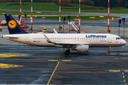 Lufthansa Airbus A320-214 (D-AIUD) at  Hamburg - Fuhlsbuettel (Helmut Schmidt), Germany