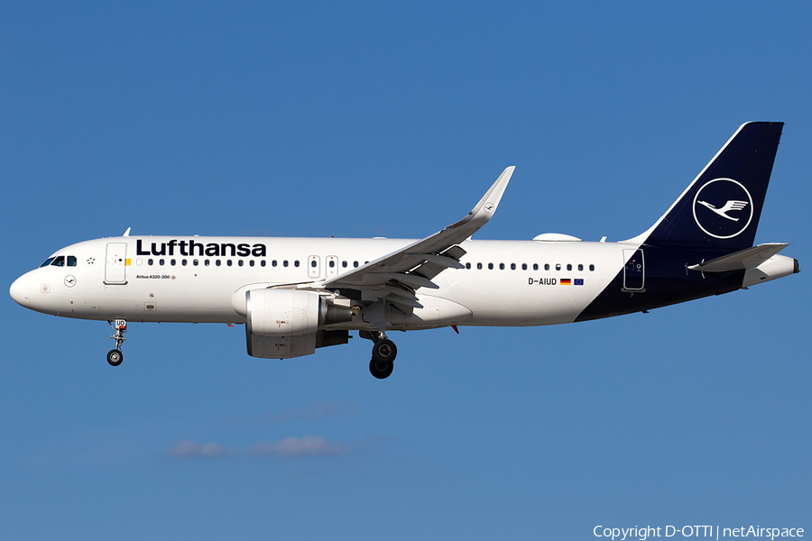 Lufthansa Airbus A320-214 (D-AIUD) | Photo 573216