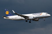 Lufthansa Airbus A320-214 (D-AIUD) at  London - Heathrow, United Kingdom