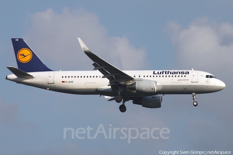 Lufthansa Airbus A320-214 (D-AIUE) | Photo 181275