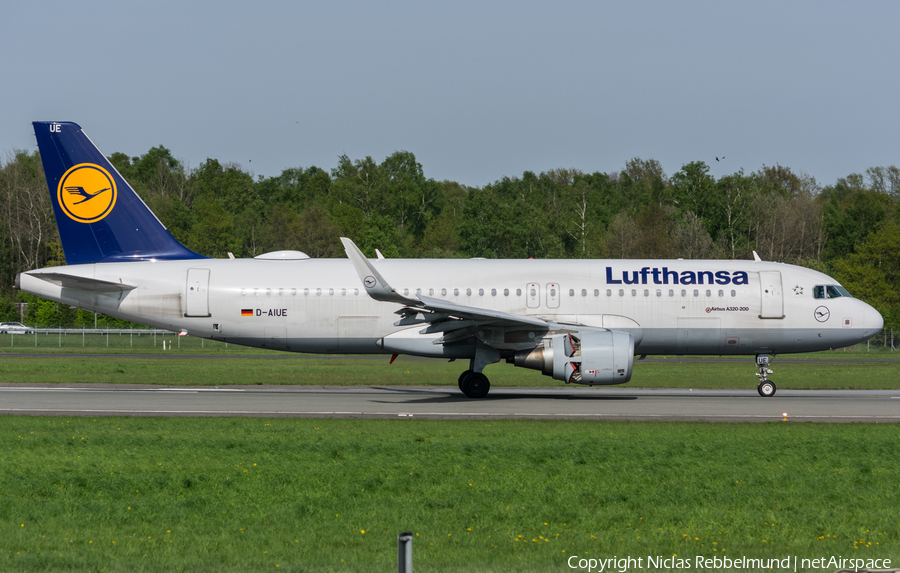 Lufthansa Airbus A320-214 (D-AIUE) | Photo 241610