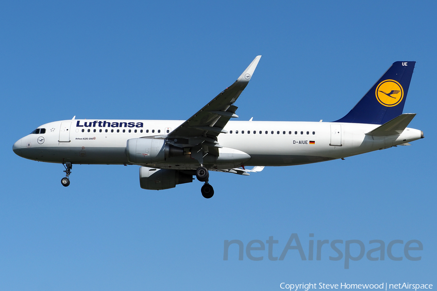 Lufthansa Airbus A320-214 (D-AIUE) | Photo 190274