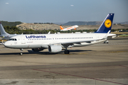 Lufthansa Airbus A320-214 (D-AIUE) at  Madrid - Barajas, Spain