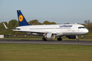 Lufthansa Airbus A320-214 (D-AIUE) at  Manchester - International (Ringway), United Kingdom