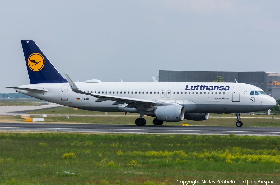Lufthansa Airbus A320-214 (D-AIUF) | Photo 258744