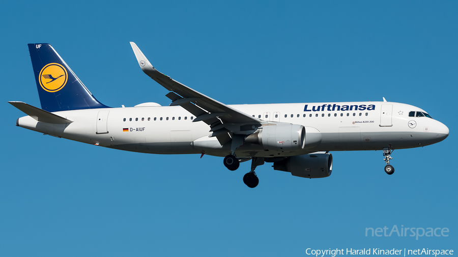Lufthansa Airbus A320-214 (D-AIUF) | Photo 354504