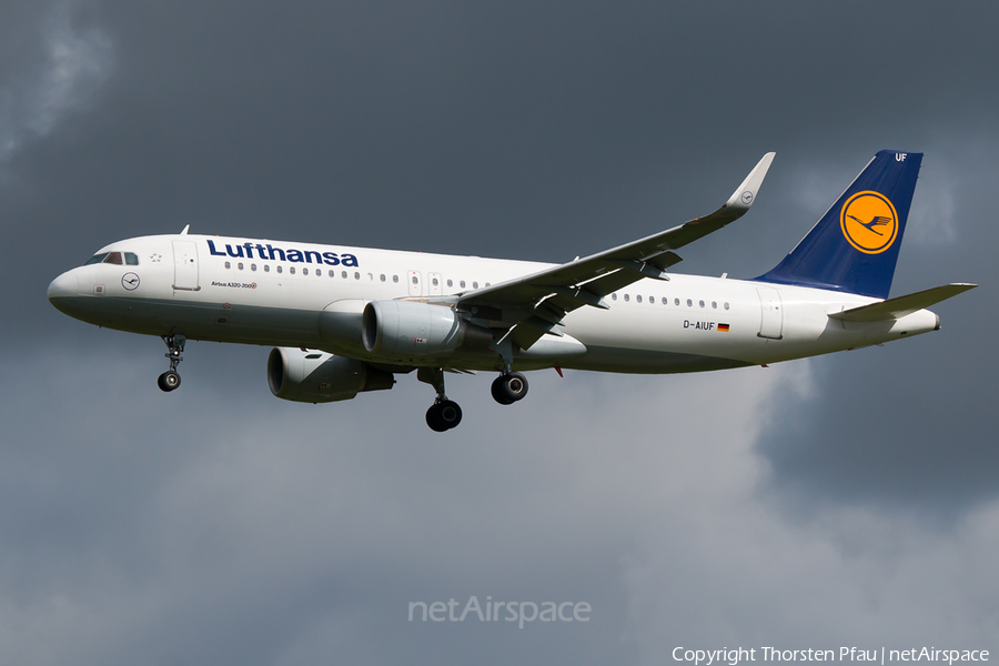 Lufthansa Airbus A320-214 (D-AIUF) | Photo 106323