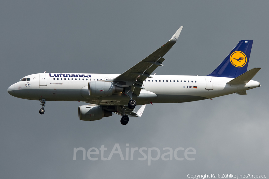 Lufthansa Airbus A320-214 (D-AIUF) | Photo 106363