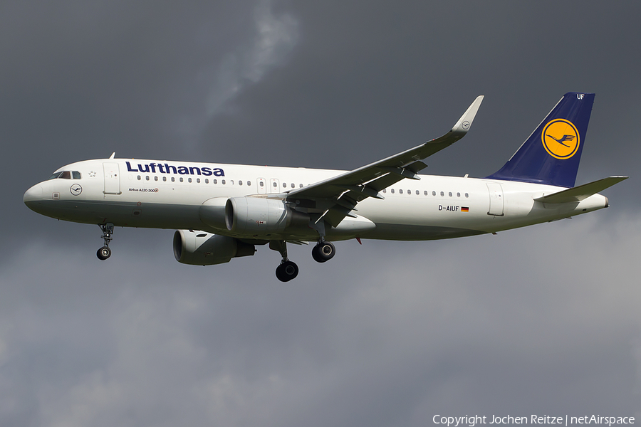 Lufthansa Airbus A320-214 (D-AIUF) | Photo 106380