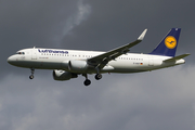 Lufthansa Airbus A320-214 (D-AIUF) at  Hannover - Langenhagen, Germany