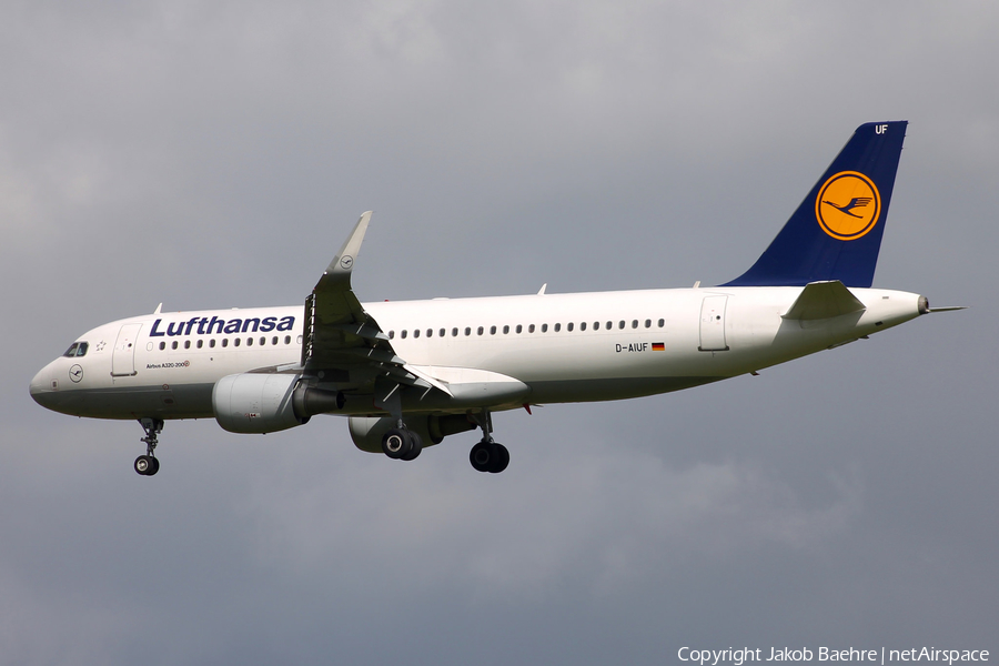 Lufthansa Airbus A320-214 (D-AIUF) | Photo 138664