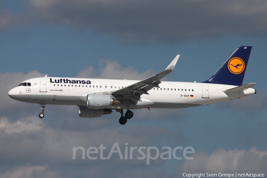 Lufthansa Airbus A320-214 (D-AIUF) | Photo 170088