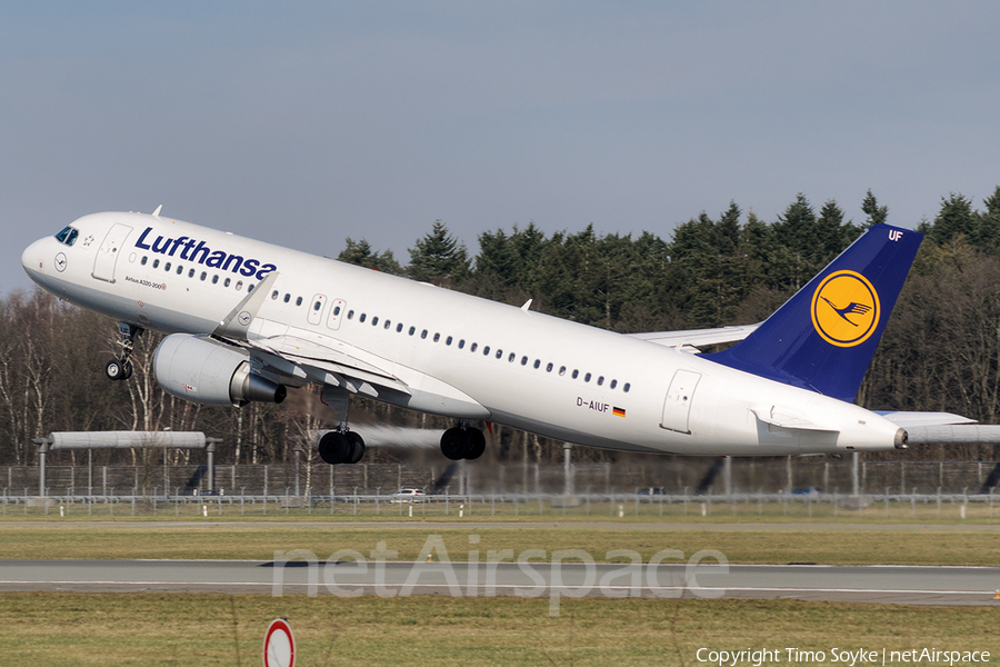 Lufthansa Airbus A320-214 (D-AIUF) | Photo 71285