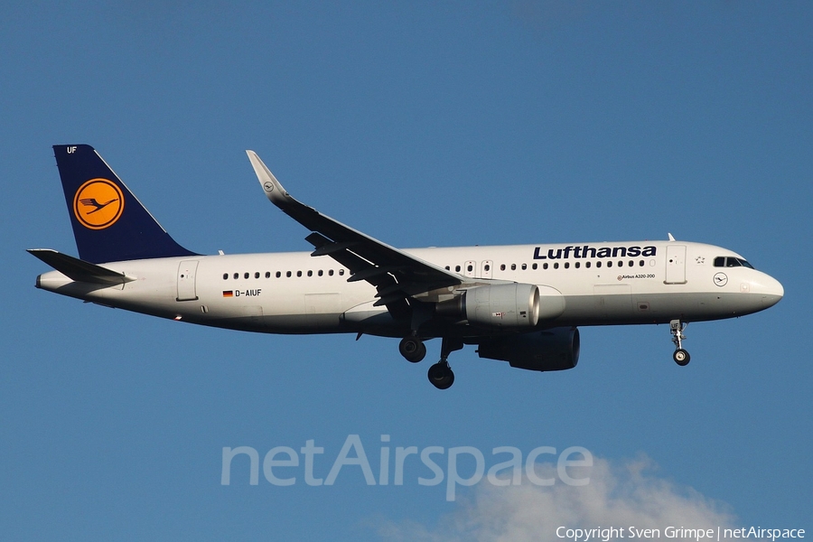 Lufthansa Airbus A320-214 (D-AIUF) | Photo 77736