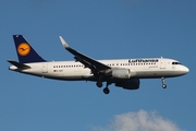 Lufthansa Airbus A320-214 (D-AIUF) at  Hamburg - Fuhlsbuettel (Helmut Schmidt), Germany