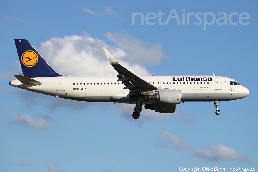 Lufthansa Airbus A320-214 (D-AIUF) | Photo 77949