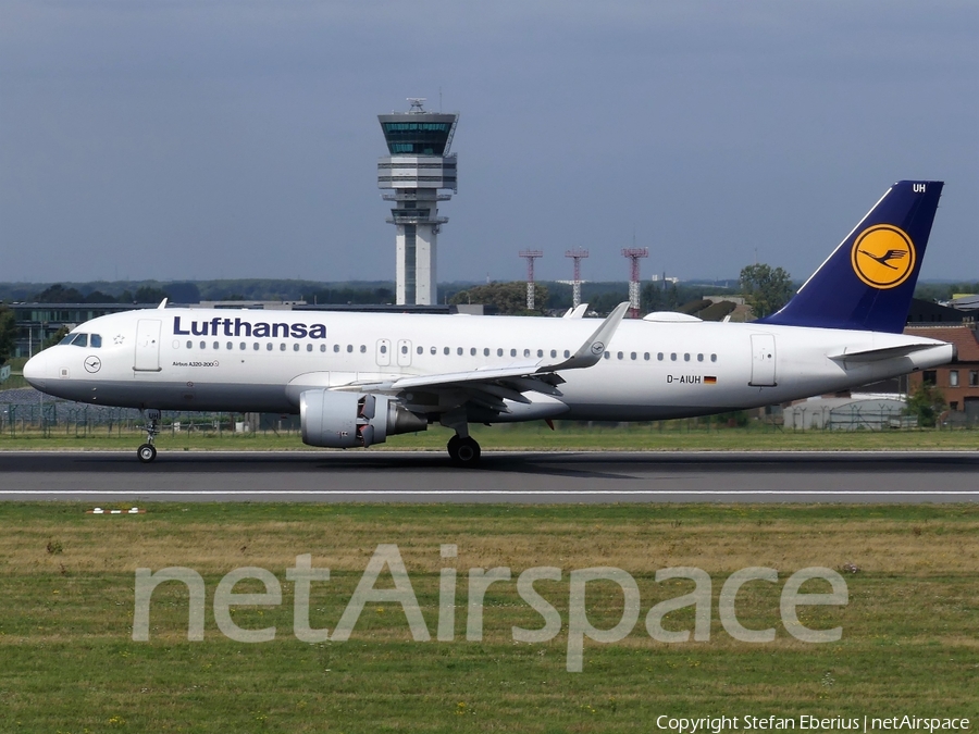 Lufthansa Airbus A320-214 (D-AIUH) | Photo 261799