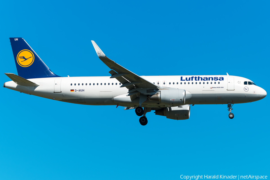 Lufthansa Airbus A320-214 (D-AIUH) | Photo 297808