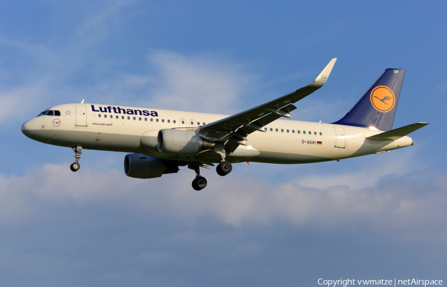 Lufthansa Airbus A320-214 (D-AIUH) | Photo 177944