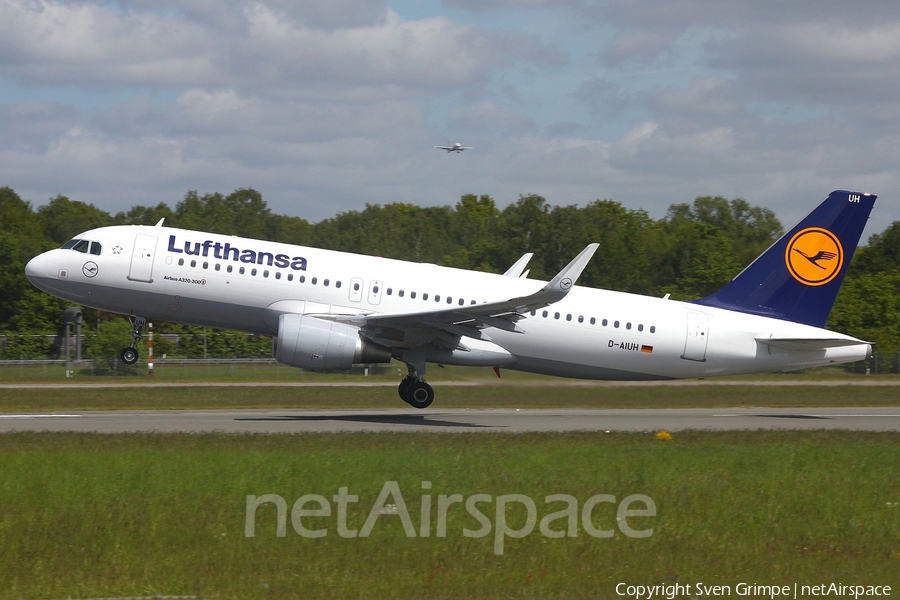 Lufthansa Airbus A320-214 (D-AIUH) | Photo 78385