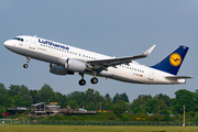 Lufthansa Airbus A320-214 (D-AIUH) at  Hamburg - Fuhlsbuettel (Helmut Schmidt), Germany