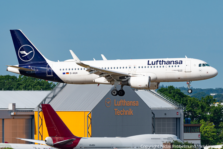 Lufthansa Airbus A320-214 (D-AIUH) | Photo 577587