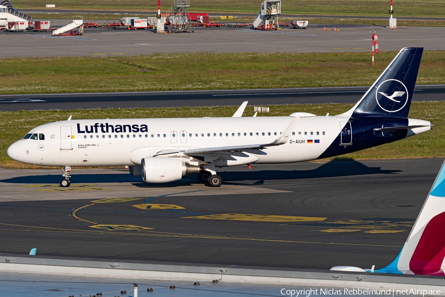 Lufthansa Airbus A320-214 (D-AIUH) | Photo 681334