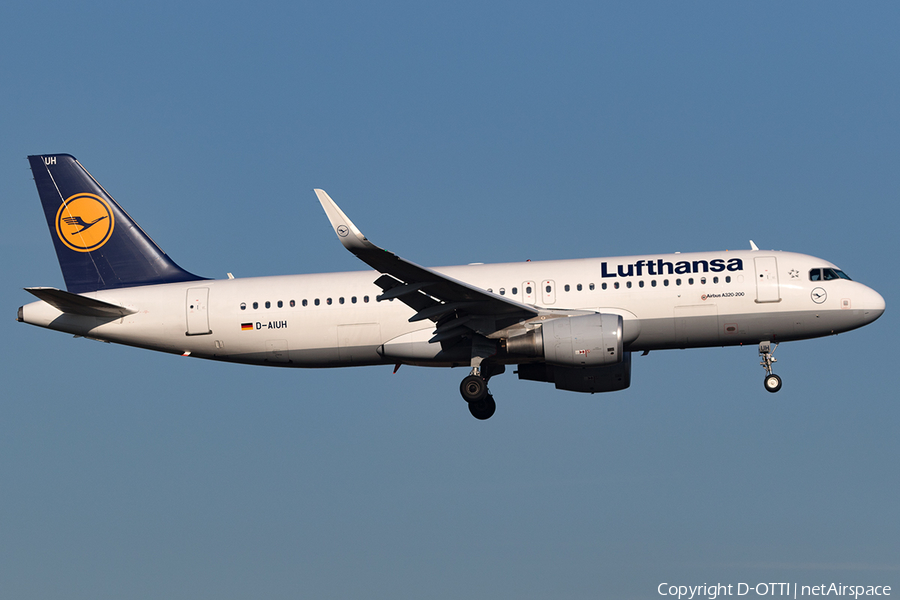 Lufthansa Airbus A320-214 (D-AIUH) | Photo 141458