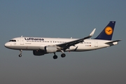 Lufthansa Airbus A320-214 (D-AIUI) at  Hamburg - Fuhlsbuettel (Helmut Schmidt), Germany