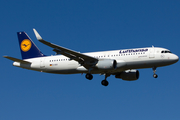 Lufthansa Airbus A320-214 (D-AIUI) at  Hamburg - Fuhlsbuettel (Helmut Schmidt), Germany