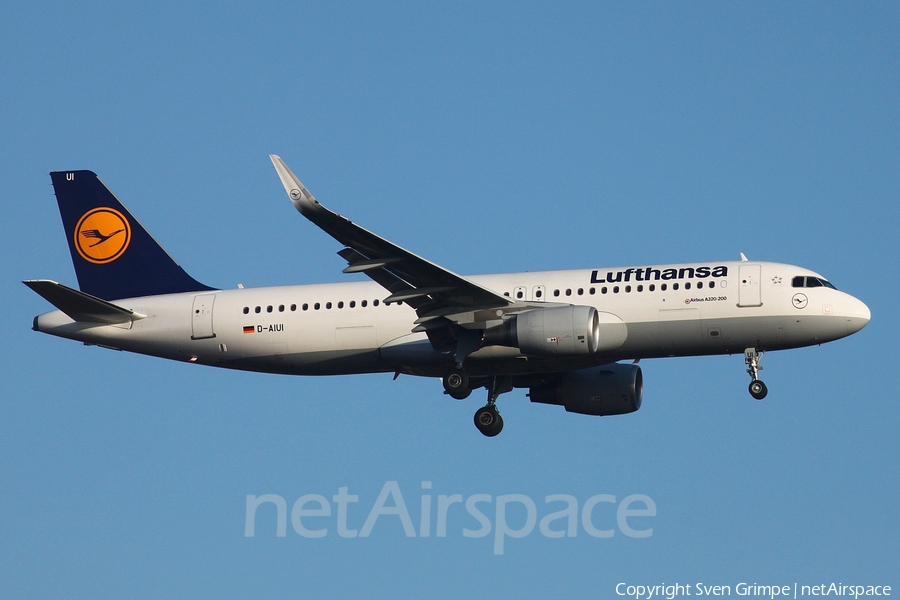 Lufthansa Airbus A320-214 (D-AIUI) | Photo 73708