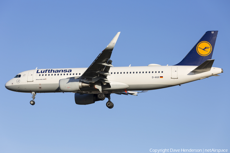 Lufthansa Airbus A320-214 (D-AIUI) | Photo 369035