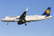 Lufthansa Airbus A320-214 (D-AIUI) at  London - Heathrow, United Kingdom