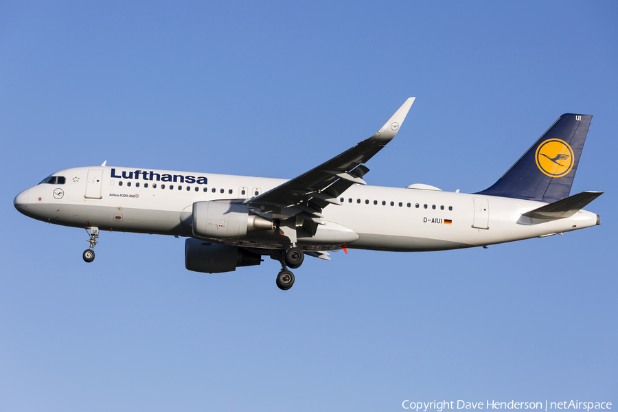 Lufthansa Airbus A320-214 (D-AIUI) | Photo 369227