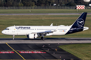 Lufthansa Airbus A320-214 (D-AIUJ) at  Dusseldorf - International, Germany
