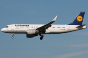 Lufthansa Airbus A320-214 (D-AIUJ) at  Frankfurt am Main, Germany