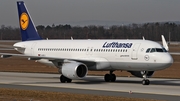 Lufthansa Airbus A320-214 (D-AIUJ) at  Frankfurt am Main, Germany