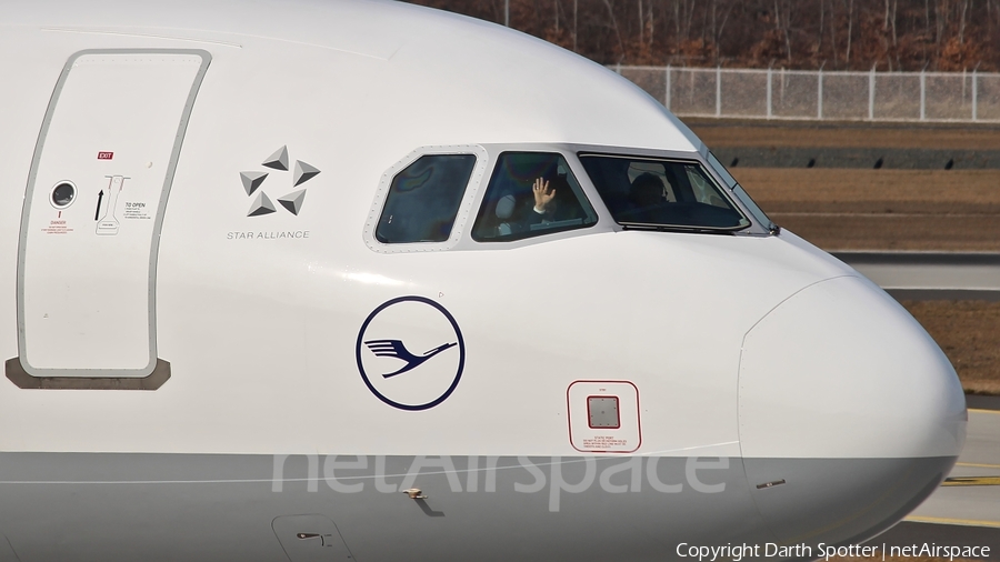 Lufthansa Airbus A320-214 (D-AIUJ) | Photo 227652