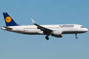 Lufthansa Airbus A320-214 (D-AIUJ) at  Frankfurt am Main, Germany