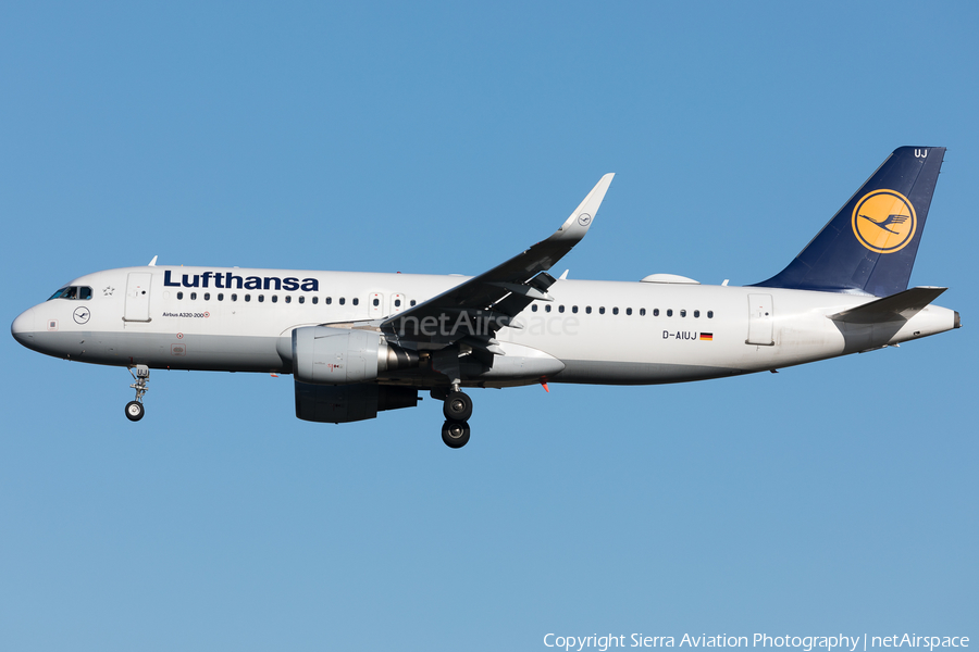 Lufthansa Airbus A320-214 (D-AIUJ) | Photo 512736