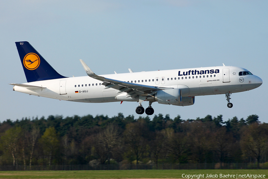 Lufthansa Airbus A320-214 (D-AIUJ) | Photo 154126