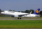 Lufthansa Airbus A320-214 (D-AIUJ) at  Hamburg - Fuhlsbuettel (Helmut Schmidt), Germany