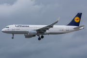 Lufthansa Airbus A320-214 (D-AIUJ) at  Hamburg - Fuhlsbuettel (Helmut Schmidt), Germany