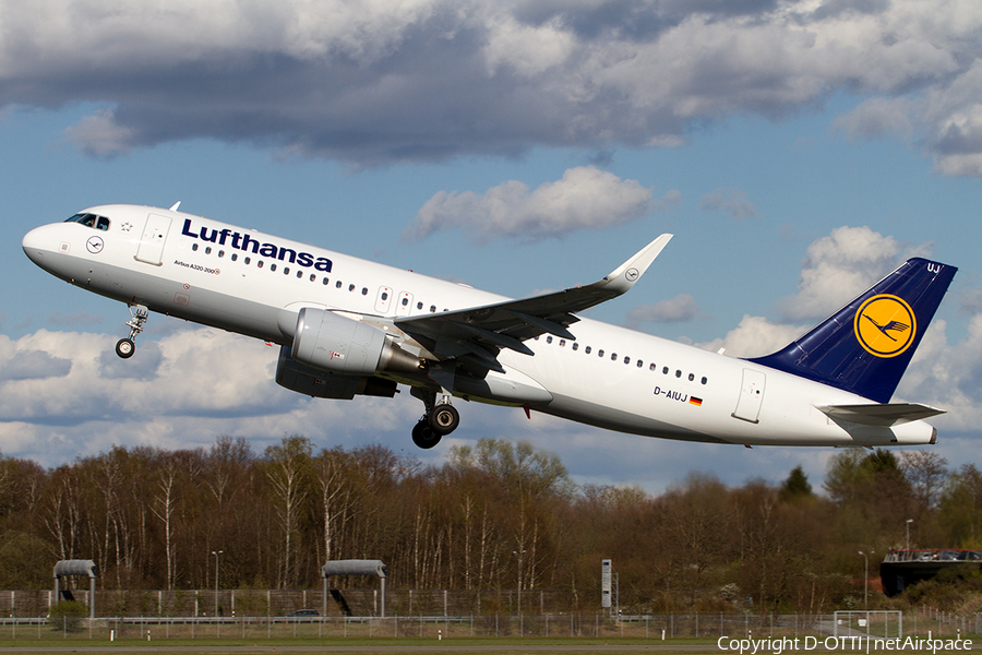 Lufthansa Airbus A320-214 (D-AIUJ) | Photo 489577