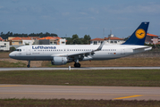 Lufthansa Airbus A320-214 (D-AIUJ) at  Porto, Portugal
