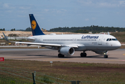 Lufthansa Airbus A320-214 (D-AIUJ) at  Porto, Portugal