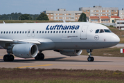 Lufthansa Airbus A320-214 (D-AIUJ) at  Porto, Portugal