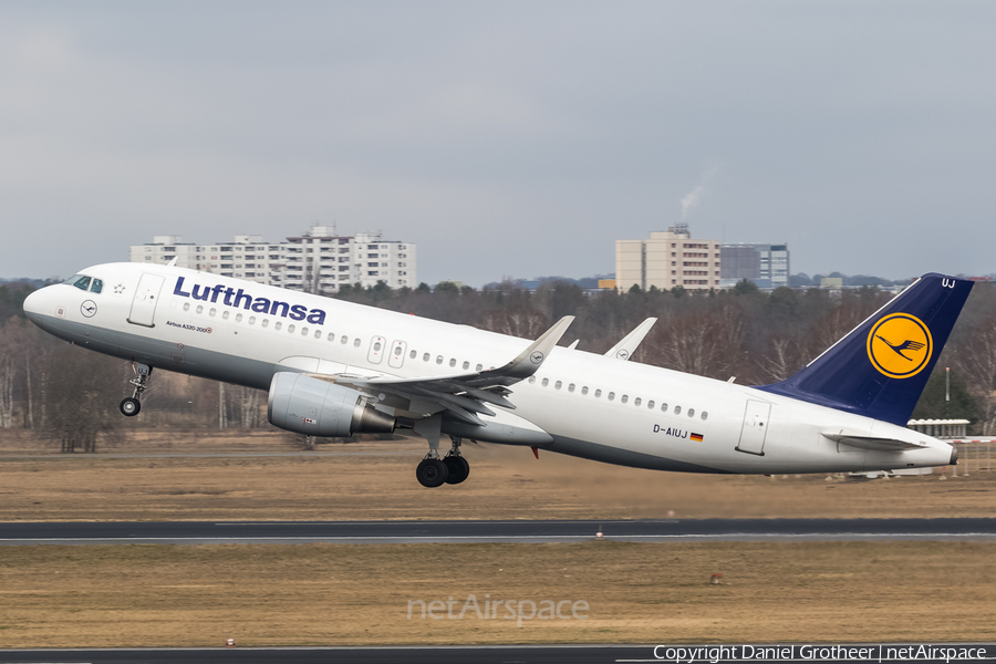 Lufthansa Airbus A320-214 (D-AIUJ) | Photo 102778