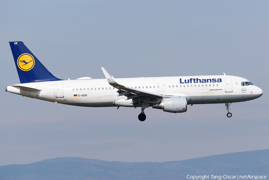 Lufthansa Airbus A320-214 (D-AIUK) | Photo 500444