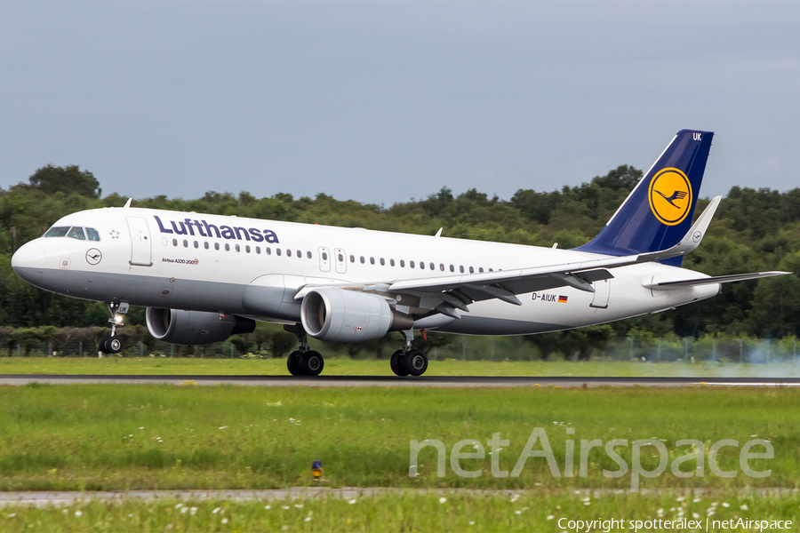 Lufthansa Airbus A320-214 (D-AIUK) | Photo 117293